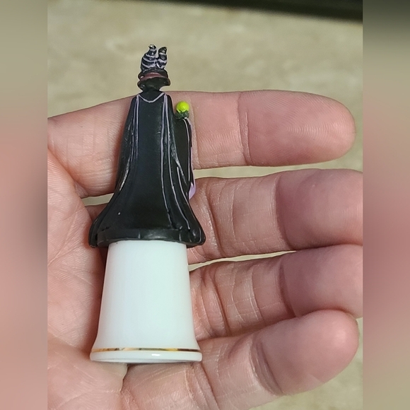 Maleficent Disney Villians glass covered thimble - Picture 7 of 9